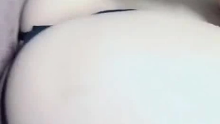 胸部丰满的中国少女在摄像机前口交