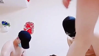 大学夫妇在宿舍里享受热辣的黑色阴茎和中出。