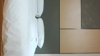 高颜值苗条网红妹子允儿自拍福利小视频，椅子上抬腿假屌抽插拍打呻吟娇喘非常诱人