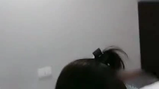 性感少女中等胸部在热辣视频中吞下精液