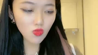 深喉和从后面与金发大学女孩一起POV视频