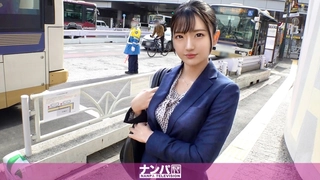 颜值爆表完美露脸女神热舞诱惑，换透明内裤，不过还是尺度小