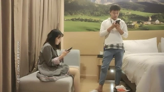 湿润和狂野的女同性恋在一部充满性欲的电影中