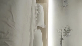 激情又风骚的女友每天背着我找不同的男人打炮狂欢